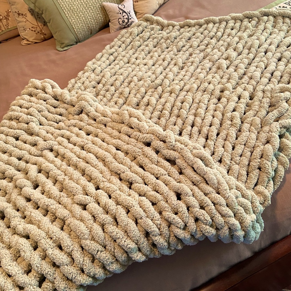 Chunky hand knit blanket, brand new.